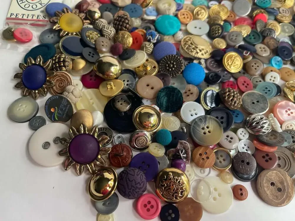 Vintage Mixed Assorted Buttons Lot Flower Metal Wood Plastic Craft